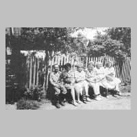 089-1016 Sanditten 1991. Lieselotte Schmitte (3. Von rechts), frueher Oppen, mit den heutigen Dorfbewohnern.jpg